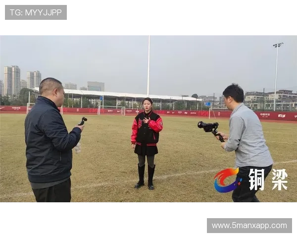 足球明星跨界挑战展现才华演唱歌曲引发球迷热潮